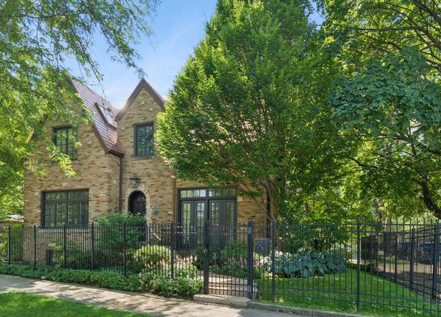 Property at 3045 W Ardmore Ave, Chicago, IL 60659, 5 beds, 3.5 baths
