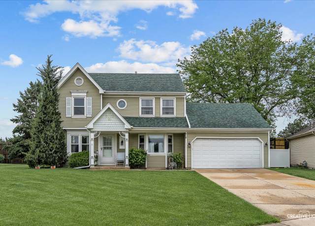 Property at 916 Shady Ln, Aurora, IL 60506, 4 beds, 2.5 baths