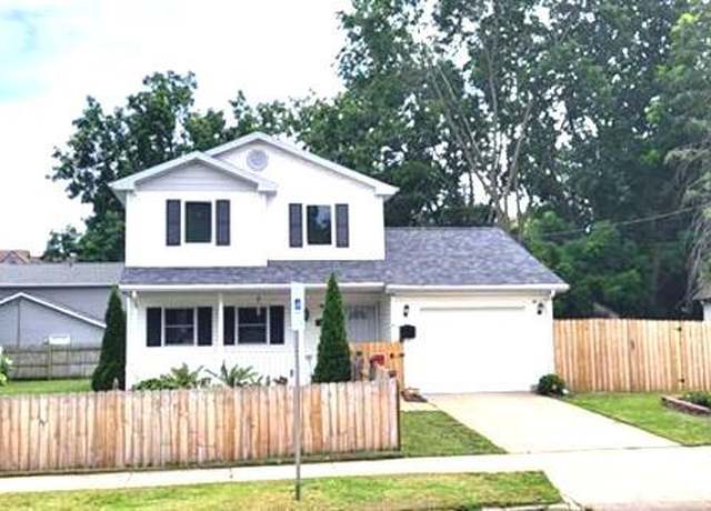 Property at 1233 4th Ave, Rockford, IL 61104, 3 beds, 1.5 baths