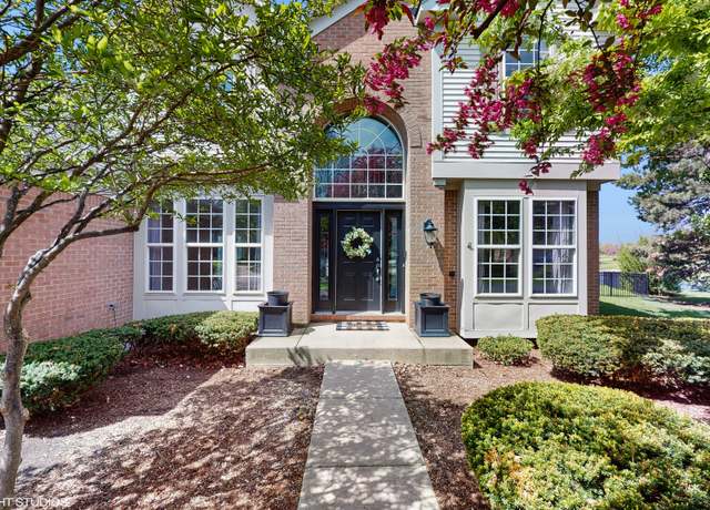Property at 8 Georgetown Ct, Algonquin, IL 60102, 4 beds, 3.5 baths