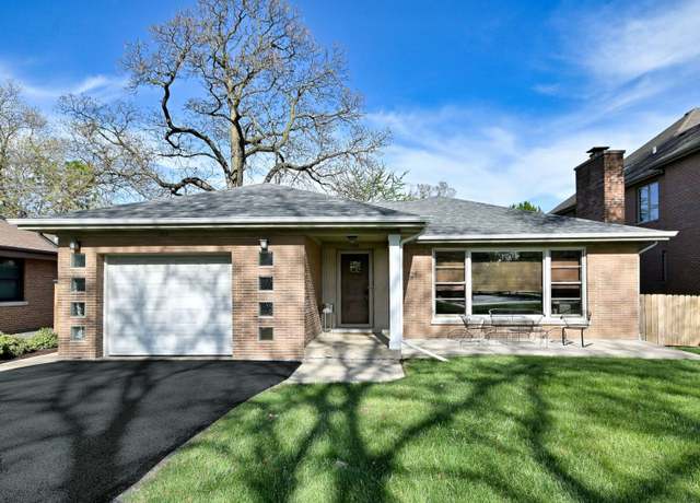Property at 125 S Poplar Ave, Elmhurst, IL 60126, 4 beds, 2.5 baths