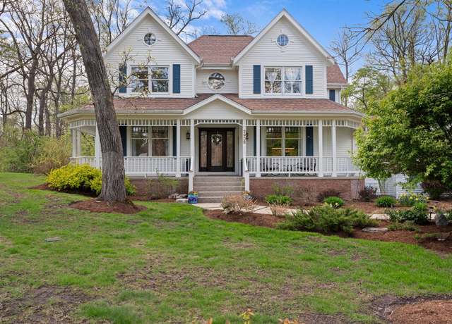 Property at 2905 Rose Ave, Mchenry, IL 60050, 4 beds, 3.5 baths