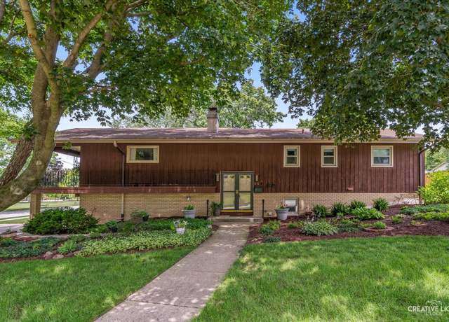 Property at 1672 Kimberly Ave, Elgin, IL 60123, 3 beds, 2.5 baths