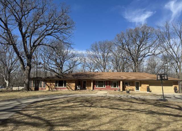 Property at 1 Ridge Pl, Streator, IL 61364, 3 beds, 2.5 baths