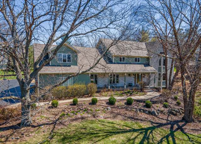 Property at 4302 Fox Creek Dr, Crystal Lake, IL 60012, 4 beds, 2.5 baths