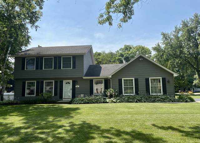 Property at 26W281 Menomini Dr, Wheaton, IL 60189, 4 beds, 1.5 baths