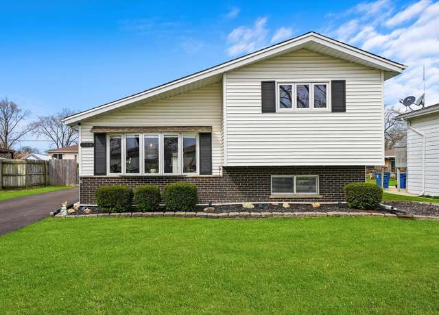 Property at 110 S Vista Ave, Addison, IL 60101, 3 beds, 2 baths
