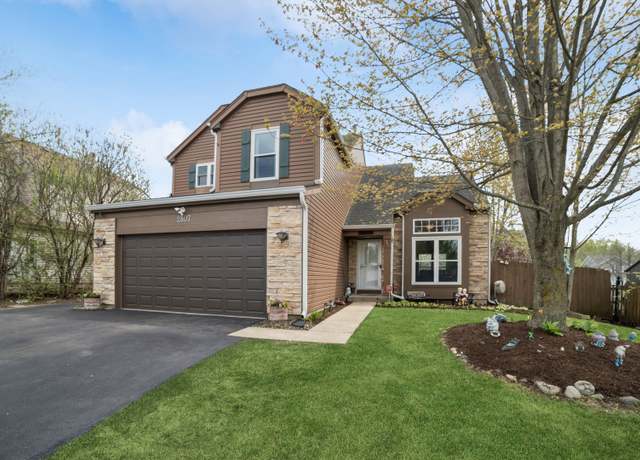 Property at 2807 Forestview Dr, Carpentersville, IL 60110, 5 beds, 3.5 baths