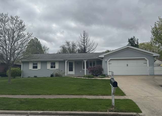 Property at 2909 Coventry Ct, Bloomington, IL 61704, 3 beds, 2 baths