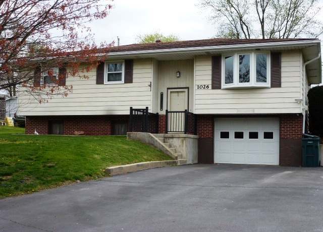 Property at 1026 State Route 10 East, Clinton, IL 61727, 3 beds, 2 baths