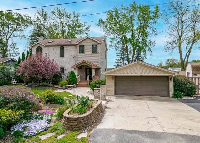 Property at 1311 W Northeast Shore Dr, Mchenry, IL 60051, 2 beds, 2.5 baths