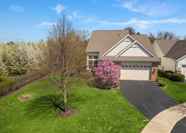 Property at 1544 Mansfield Dr, Aurora, IL 60502, 3 beds, 2.5 baths