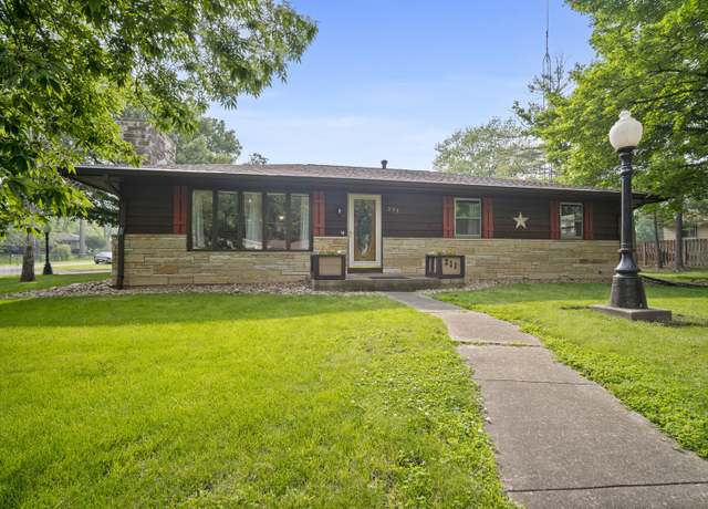 Property at 211 S East St, Hudson, IL 61748, 3 beds, 1.5 baths