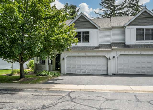 Property at 227 Spring Point Dr, Carpentersville, IL 60110, 3 beds, 1.5 baths