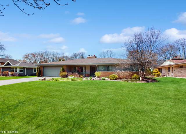 Property at 7421 N Crossway Rd, Fox Point, WI 53217, 4 beds, 3.5 baths