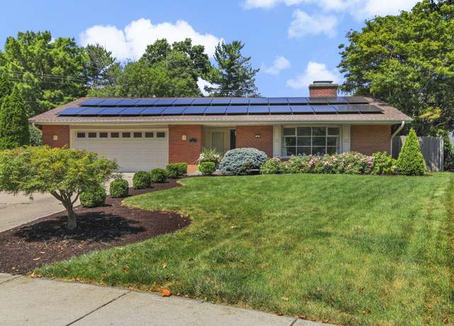 Property at 5 Lincoln Ct, Champaign, IL 61821, 3 beds, 2.5 baths