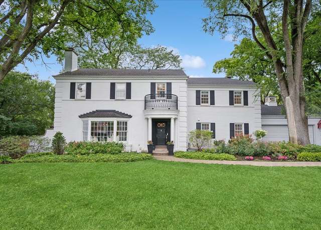 Property at 638 Glenayre Dr, Glenview, IL 60025, 4 beds, 3.5 baths