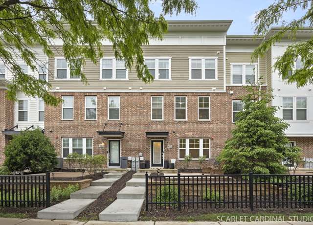 Property at 6415 Double Eagle Dr, Woodridge, IL 60517, 3 beds, 2.5 baths