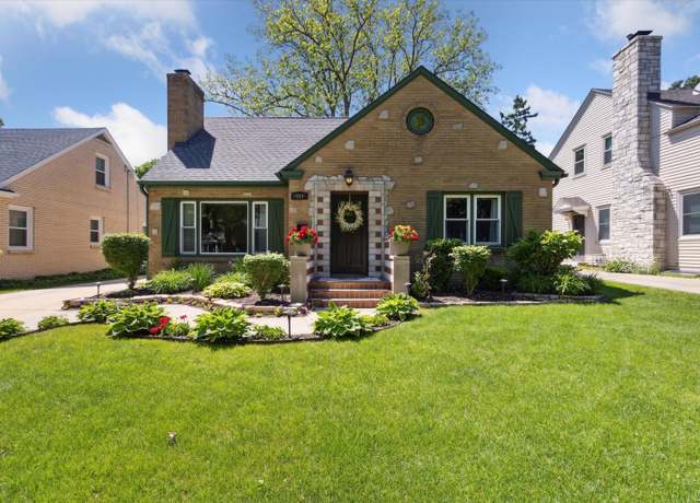 Property at 404 Vale Ave N, Rockford, IL 61107, 4 beds, 3 baths
