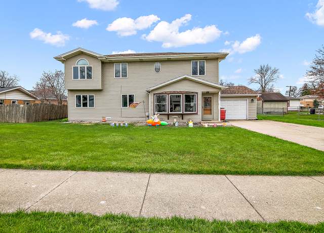 Property at 6211 W 87th St, Oak Lawn, IL 60453, 6 beds, 2 baths