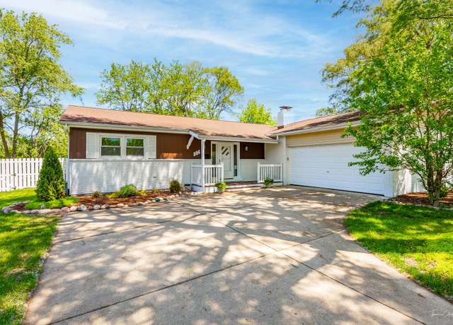 Property at 806 71st St, Darien, IL 60561, 3 beds, 2.5 baths