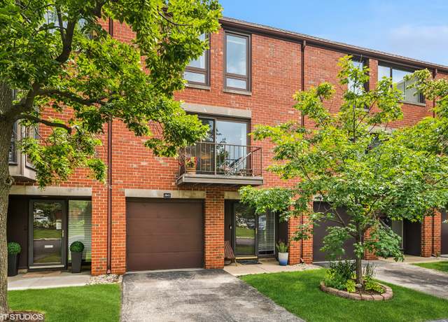 Property at 3845 Appian Way, Glenview, IL 60025, 3 beds, 2.5 baths