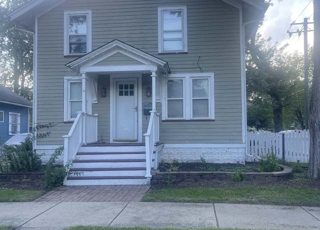 Property at 222 Grand Ave, Aurora, IL 60506, 3 beds, 2.5 baths