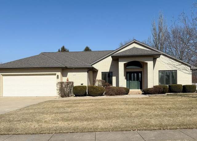 Property at 132 Fox Trot, Dixon, IL 61021, 3 beds, 2.5 baths