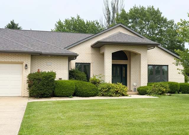 Property at 132 Fox Trot, Dixon, IL 61021, 3 beds, 2.5 baths