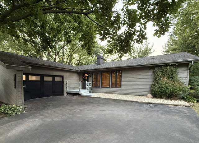 Property at 6412 Redbird Ln, Crystal Lake, IL 60012, 3 beds, 2 baths