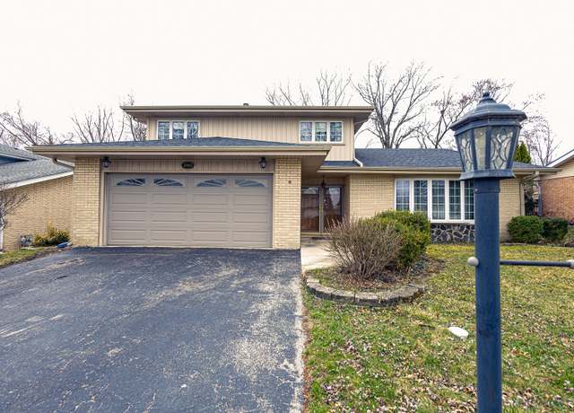 Property at 10460 Winter Park Dr, Palos Hills, IL 60465, 4 beds, 2.5 baths