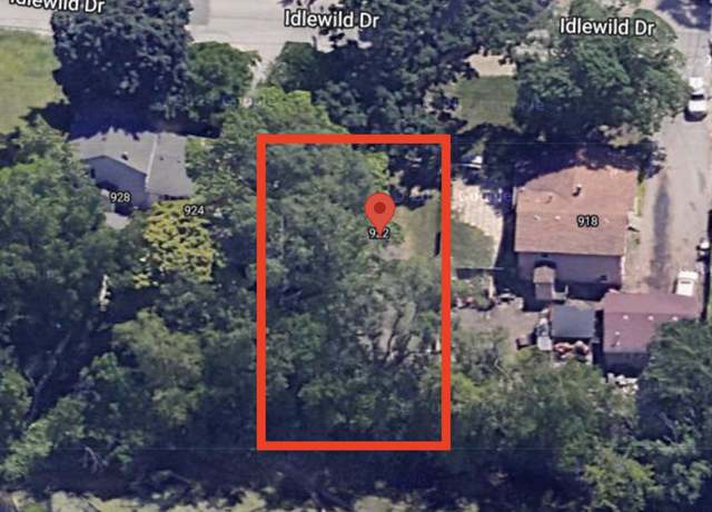 Property at 922 Idlewild Dr, Round Lake Beach, IL 60073