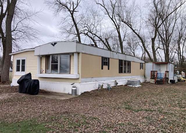 Property at 1055 W Main St, Braidwood, IL 60408, 4 beds, 1.5 baths