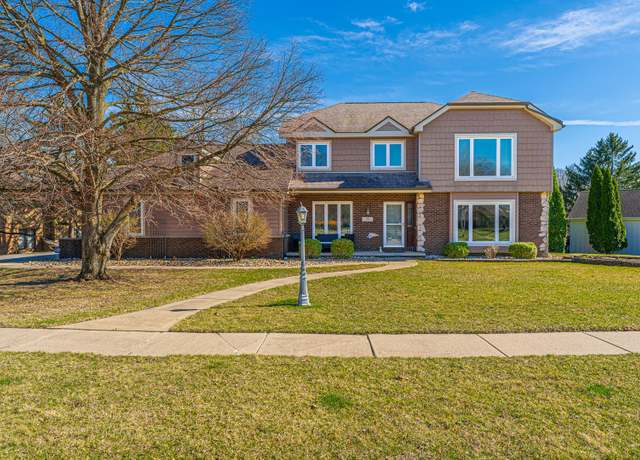 Property at 35 Pendleton Way, Bloomington, IL 61704, 4 beds, 3.5 baths