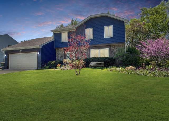 Property at 323 W Golf Rd, Libertyville, IL 60048, 3 beds, 2.5 baths
