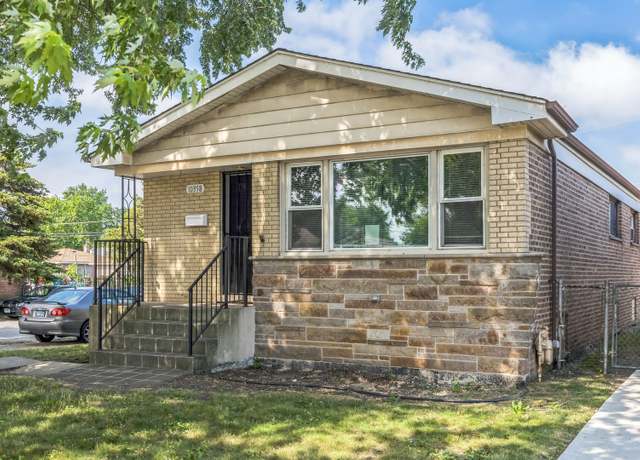 Property at 10358 S Avenue O, Chicago, IL 60617, 3 beds, 1 bath