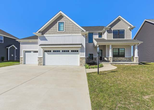 Property at 4812 Oakdale Dr, Champaign, IL 61822, 5 beds, 3.5 baths