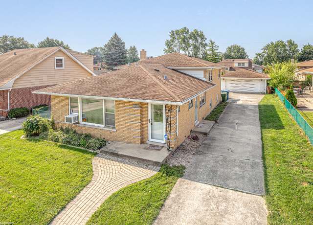 Property at 4533 W 99th Pl, Oak Lawn, IL 60453, 3 beds, 1.5 baths