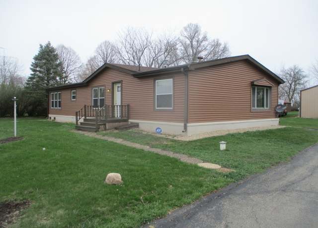 Property at 2912 E 11th Rd, Ottawa, IL 61350, 3 beds, 2.5 baths