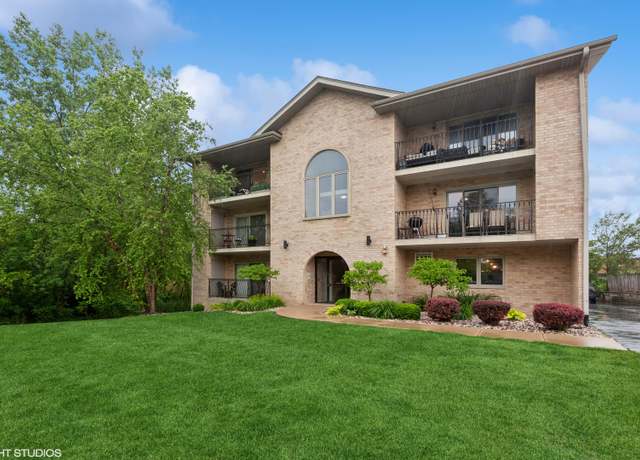 Property at 4400 Pershing Ave Unit 3S, Downers Grove, IL 60515, 2 beds, 2 baths