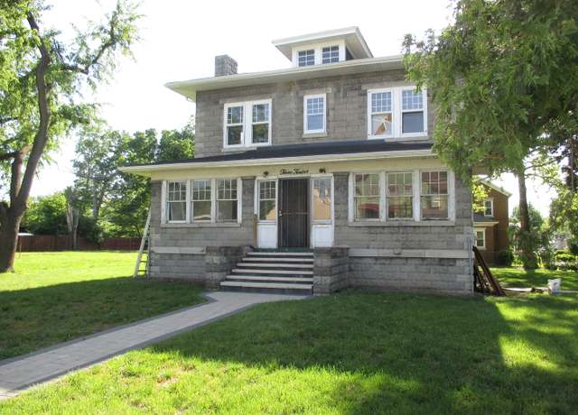 Property at 312 Union St, Joliet, IL 60433, 4 beds, 1.5 baths