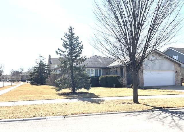 Property at 8305 Lilac Ln, Tinley Park, IL 60477, 3 beds, 2.5 baths