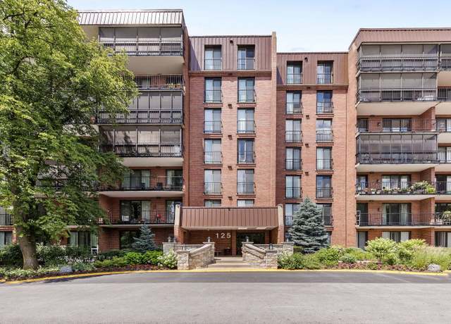Property at 125 Acacia Cir #615, Indian Head Park, IL 60525, 3 beds, 2 baths