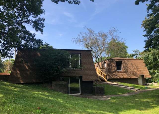 Property at 1519 Sugar Valley Ln, Joliet, IL 60433, 6 beds, 4 baths