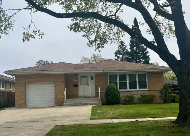 Property at 709 N Russel St, Mount Prospect, IL 60056, 3 beds, 1.5 baths