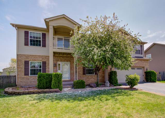 Property at 1120 Redwood Ln, Minooka, IL 60447, 6 beds, 3.5 baths