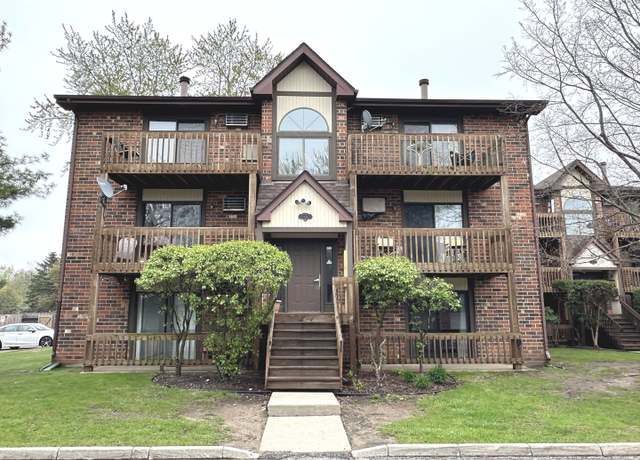 Property at 431 Berkshire Dr #12, Crystal Lake, IL 60014, 2 beds, 1 bath