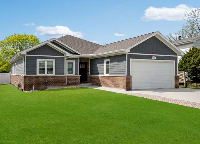 Property at 8029 98th St, Palos Hills, IL 60465, 3 beds, 3.5 baths