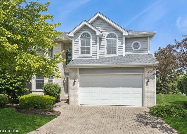 Property at 860 Turnberry Ln, Willowbrook, IL 60527, 3 beds, 2.5 baths
