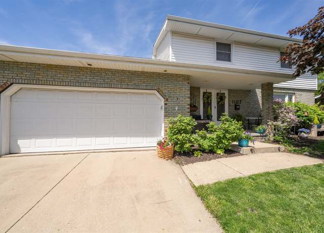 Property at 1107 N Bailey Dr, Pontiac, IL 61764, 3 beds, 2.5 baths